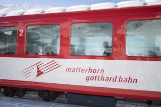 Un violent orage a provoqué un glissement de terrain à la hauteur de St-Niklaus, bloquant la voie ferrée du Matherhorn-Gotthard-Bahn (archives).
